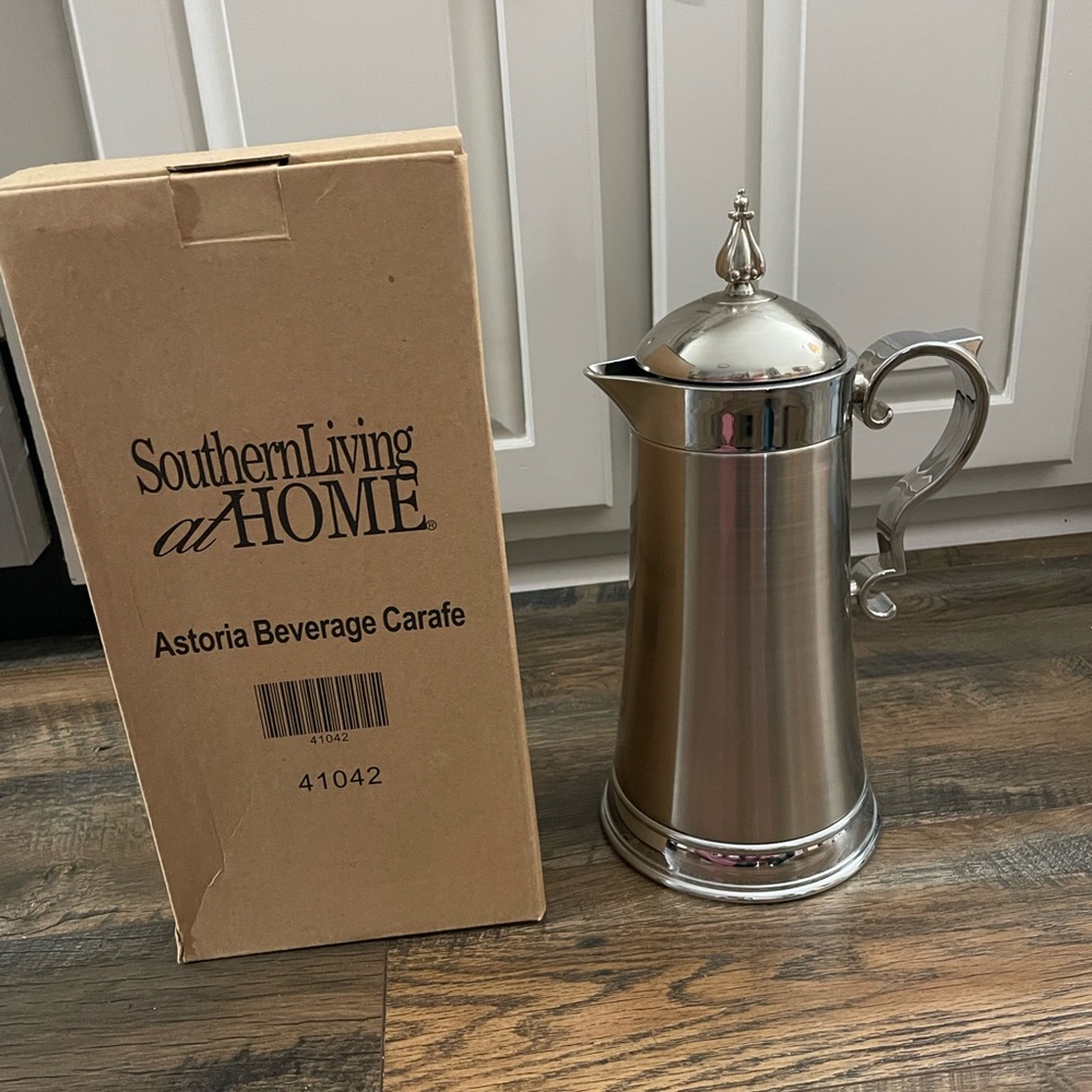 Southern Living 14” carafe hot/cold